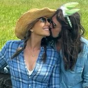 Elizabeth Hurley y Billy Ray Cyrus sorprenden con su inesperado romance