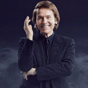 Raphael anuncia su regreso cuatro meses después de su hospitalización