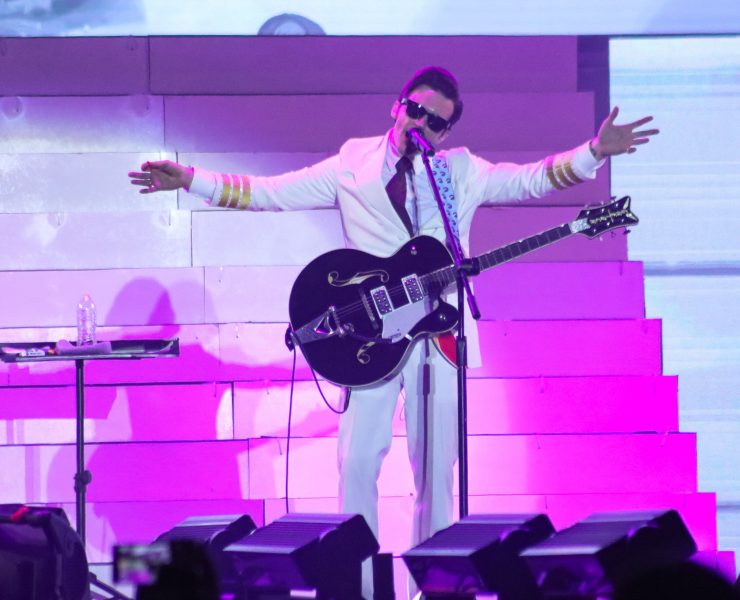 Drake Bell interrumpe concierto en Puebla por fallas de audio y despide en vivo a técnico de sonido