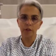 Federica Quijano, internada y sin poder caminar, pide apoyo a su aseguradora para ser operada de la columna