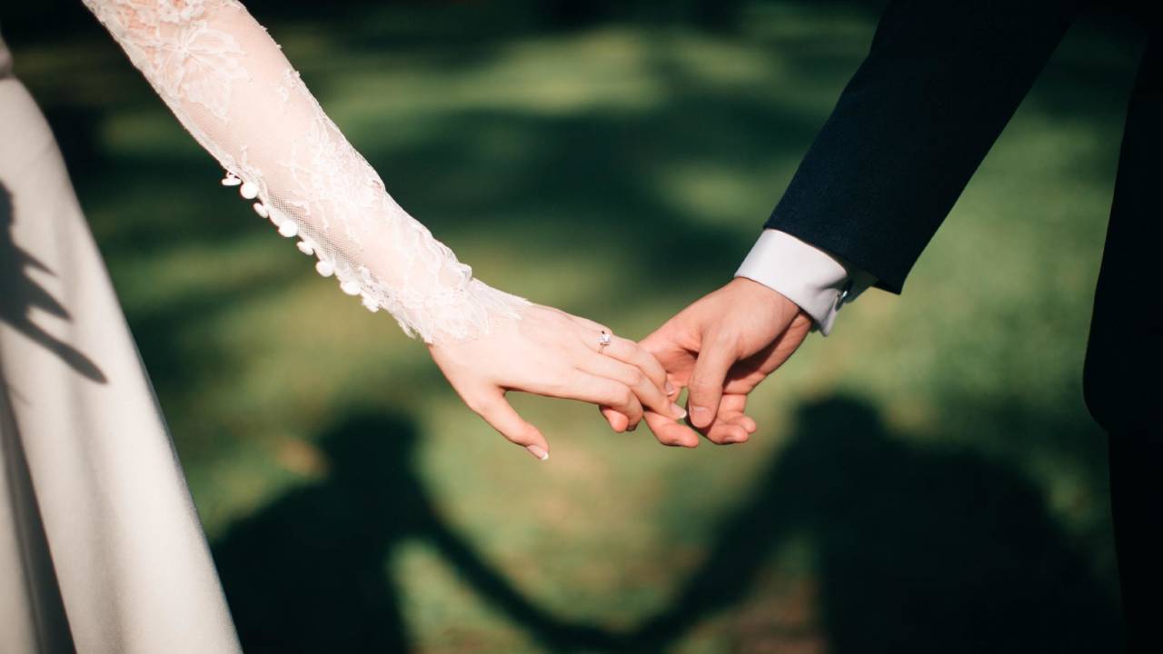 Hombre organizó boda con temática de Disney en hospital antes de muerte de su pareja