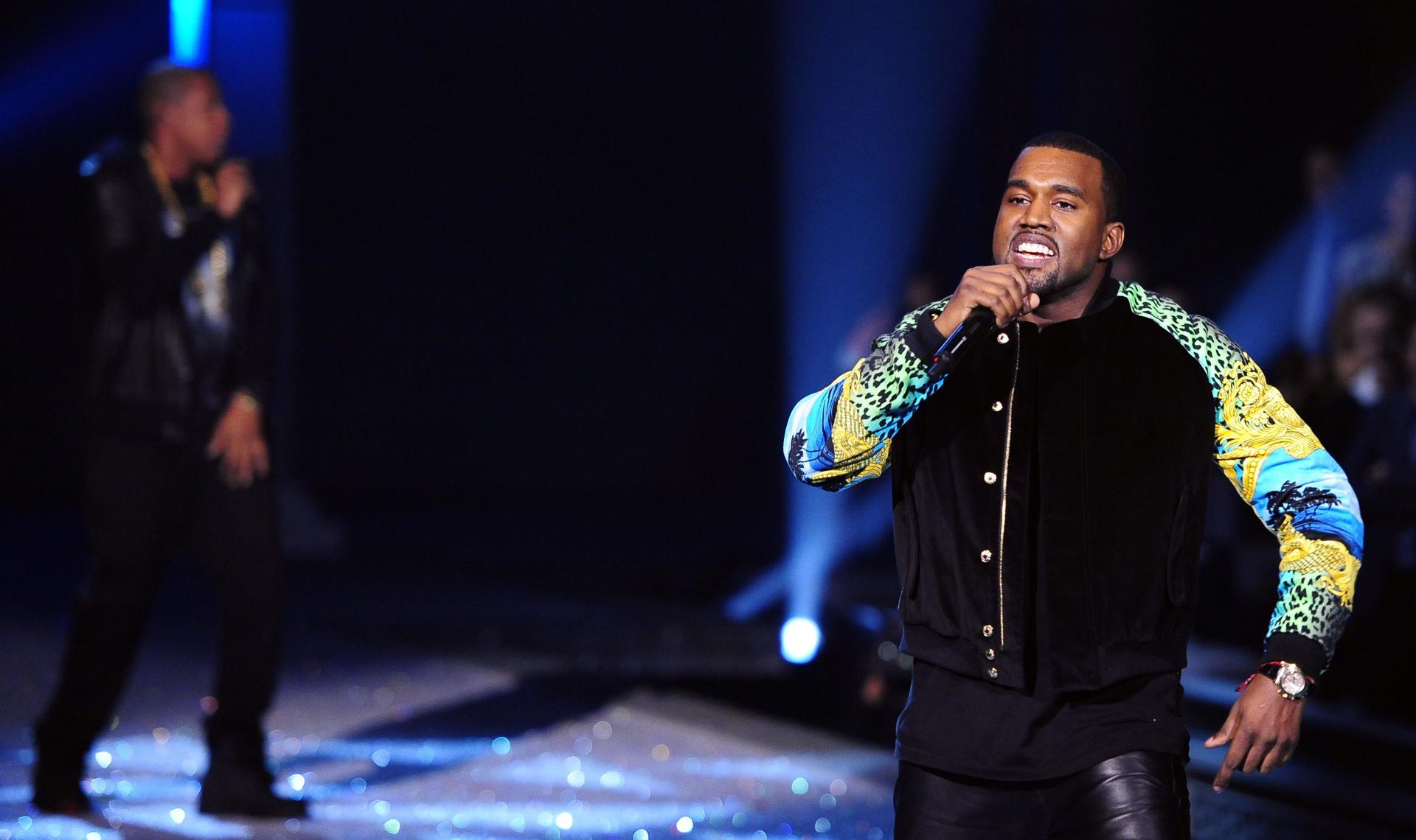 Kanye West causa polémica con canción que hace apología a Hitler