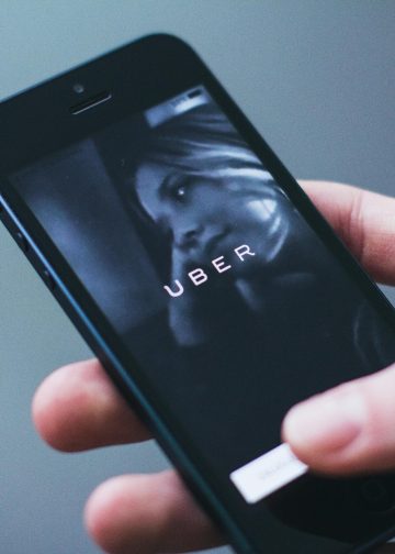 UBER podrá recoger pasajeros en los aeropuertos