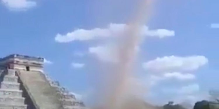 Remolino en la pirámide de El Castillo se vuelve viral
